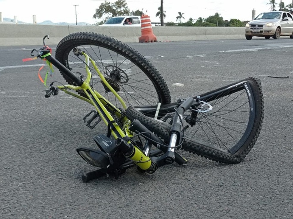 bicicleta destruida